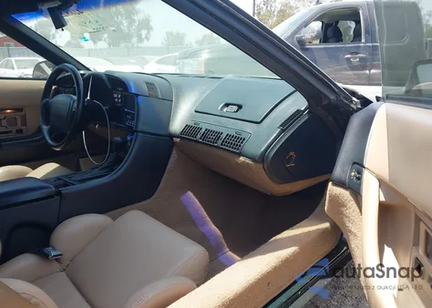 1992 Chevrolet Corvette z USA, uszkodzony, nr VIN 1G1YY23P2N5109093